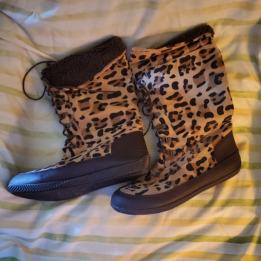 Boots - Picture 2 of 5